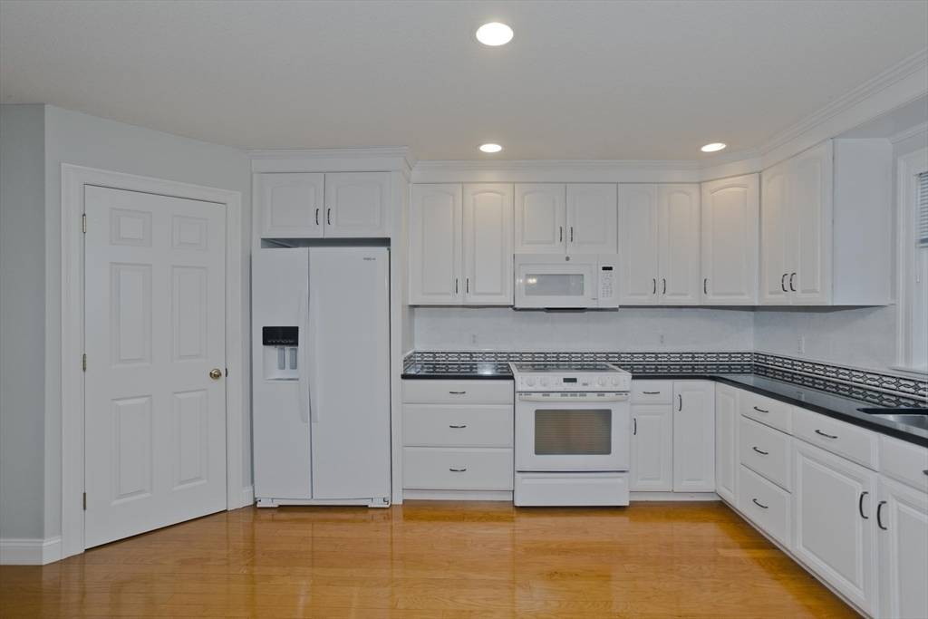 East Longmeadow, MA 01028,355 Pinehurst Dr #355