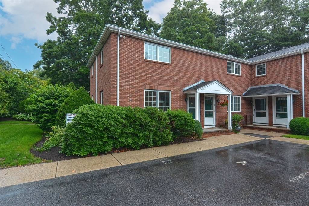 Wellesley, MA 02482,63 Linden Street #1