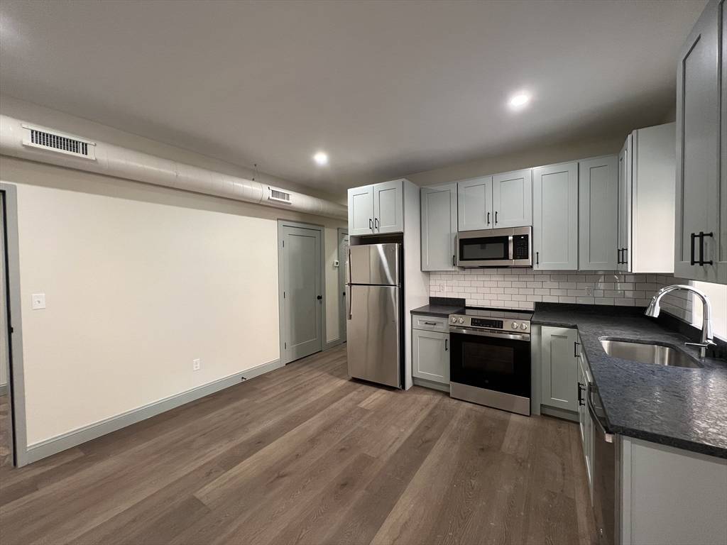 Fall River, MA 02720,160 Seabury St #10