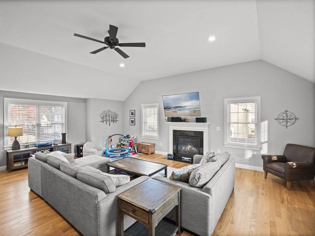 Billerica, MA 01821,10 Greenville St