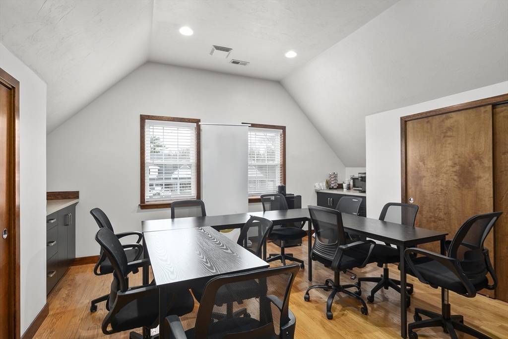 Taunton, MA 02780,109 Dean St