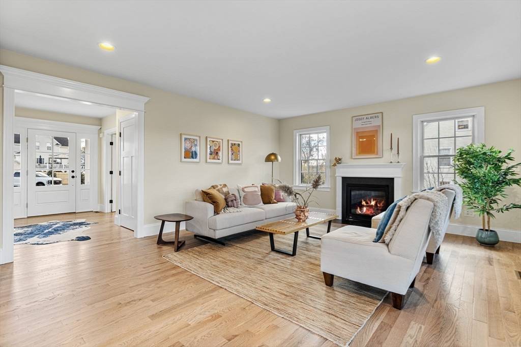 Braintree, MA 02184,37 Lantern Lane