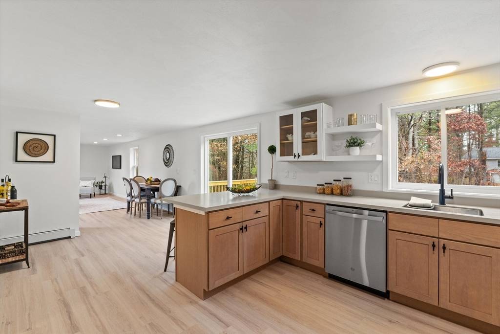 Londonderry, NH 03053,4 Quincy Rd #A