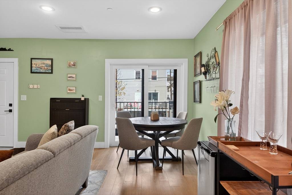 Chelsea, MA 02150,208 Spencer Ave #4