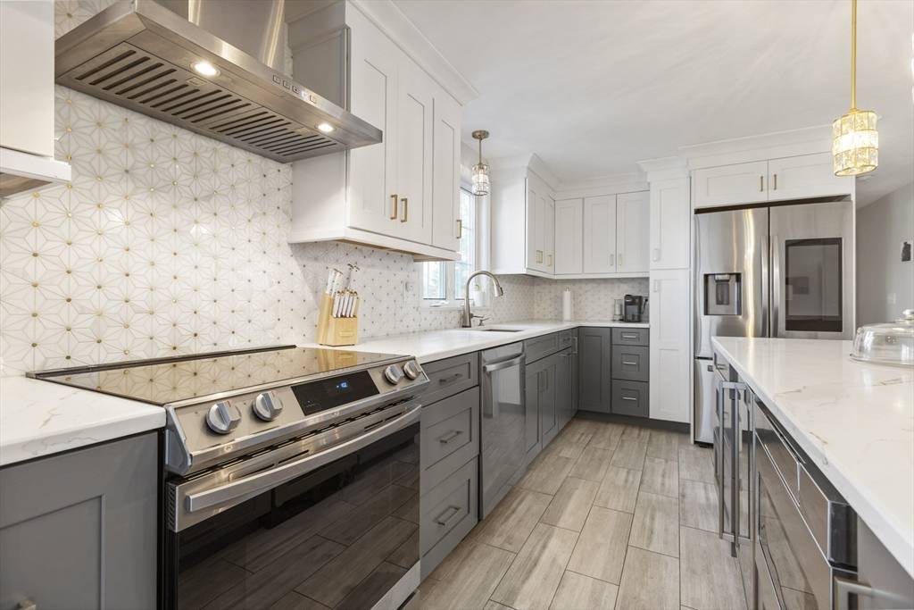 Taunton, MA 02718,68 Metacomet Ave