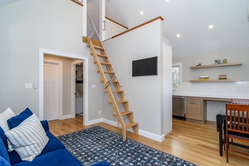 Wellesley, MA 02481,12R Maugus Avenue #12R