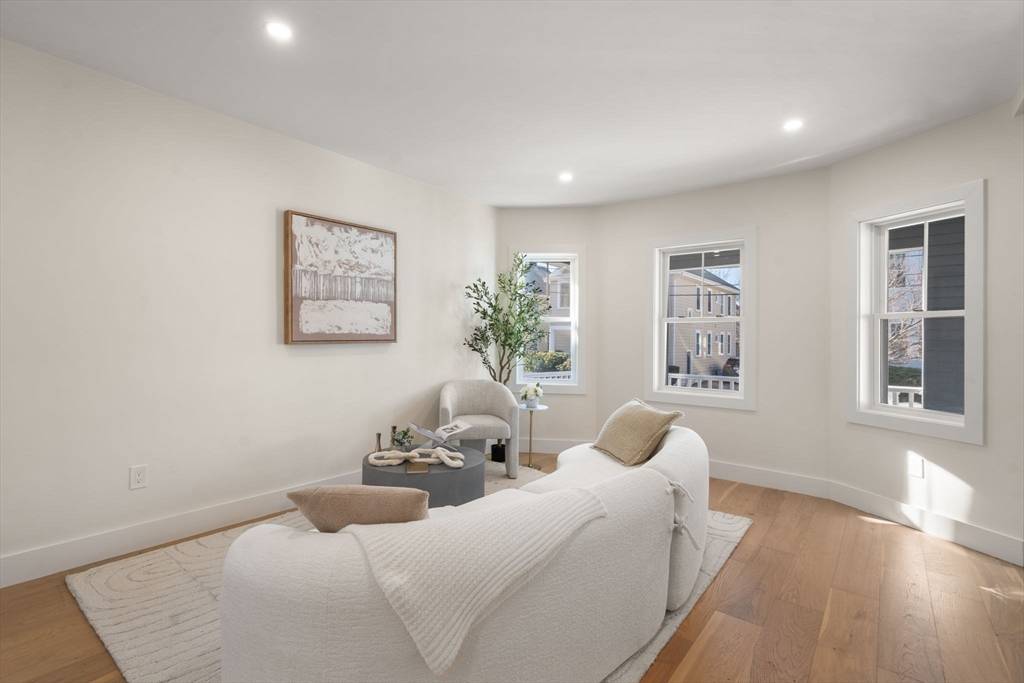 Watertown, MA 02472,25 Francis St #1