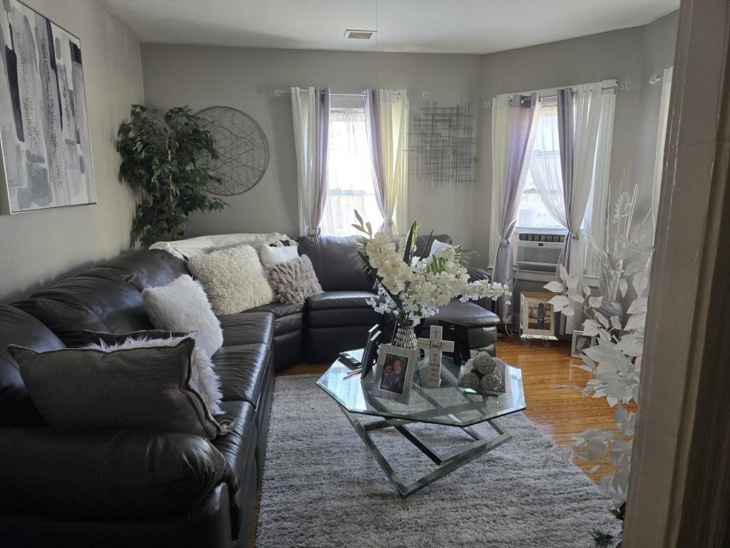 Boston, MA 02121,74 Glenway St