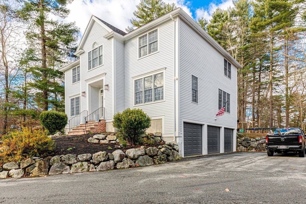 Rowley, MA 01969,53 Emily Ln