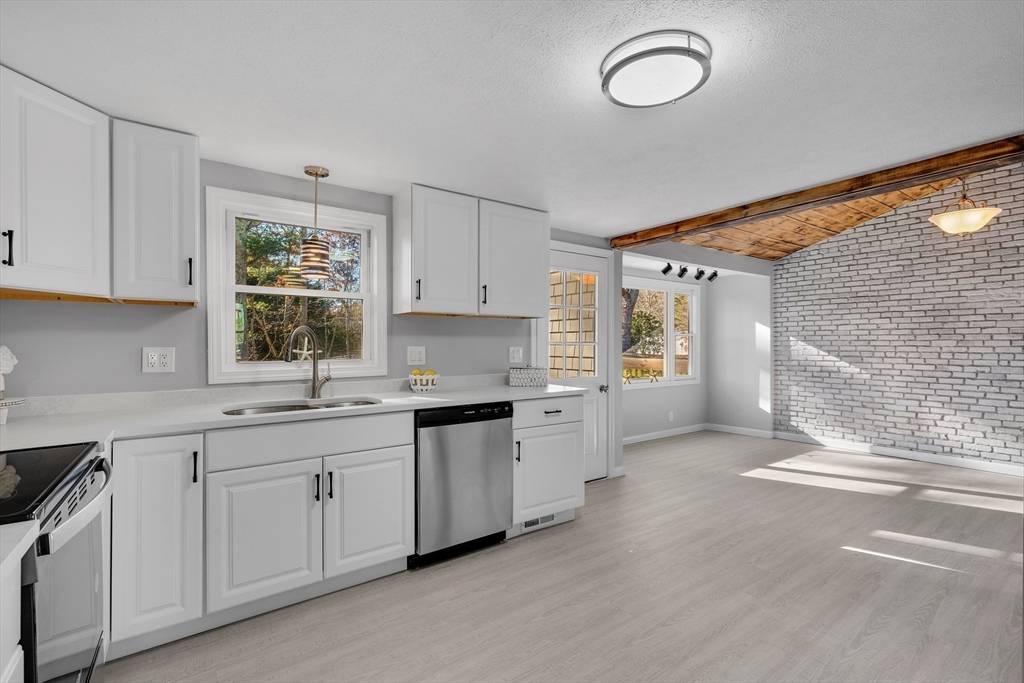 Plymouth, MA 02360,17 Fresh Pond Cir