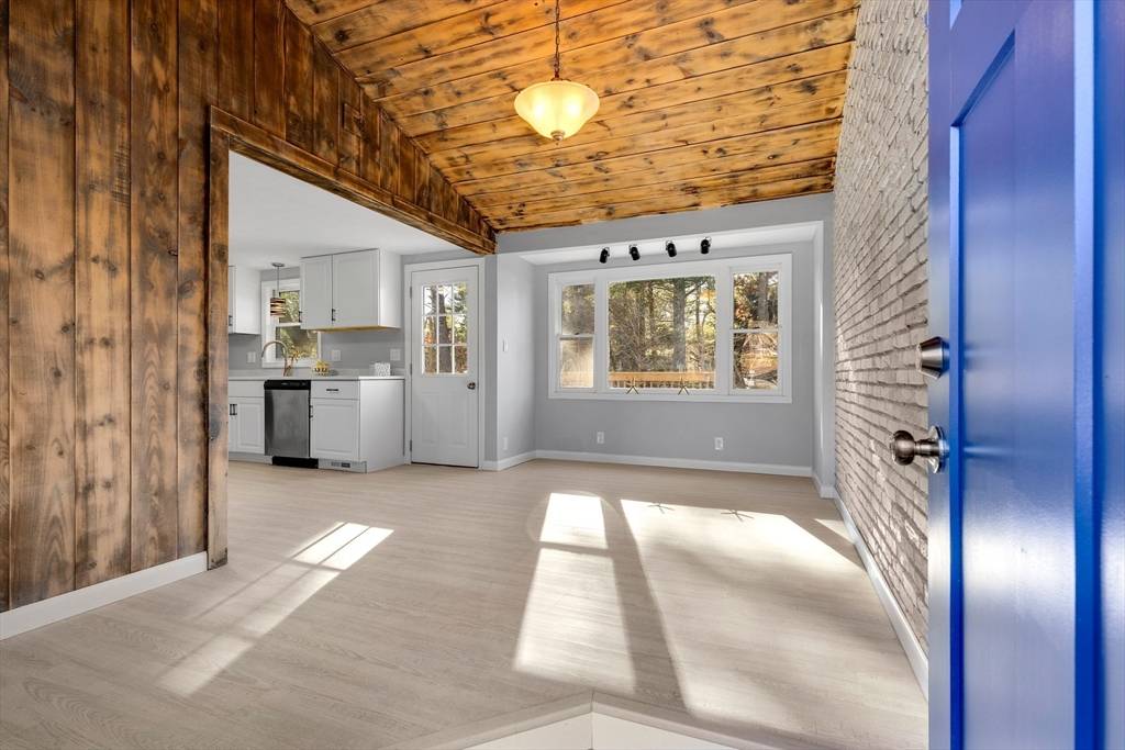 Plymouth, MA 02360,17 Fresh Pond Cir