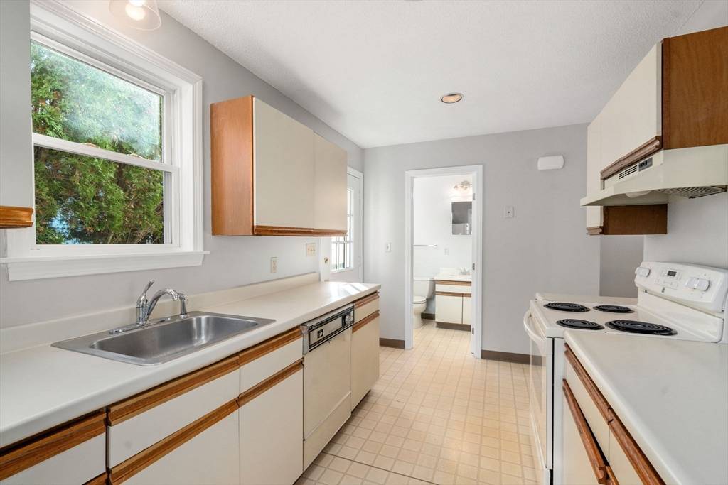 Salem, MA 01970,36 Irving St #B