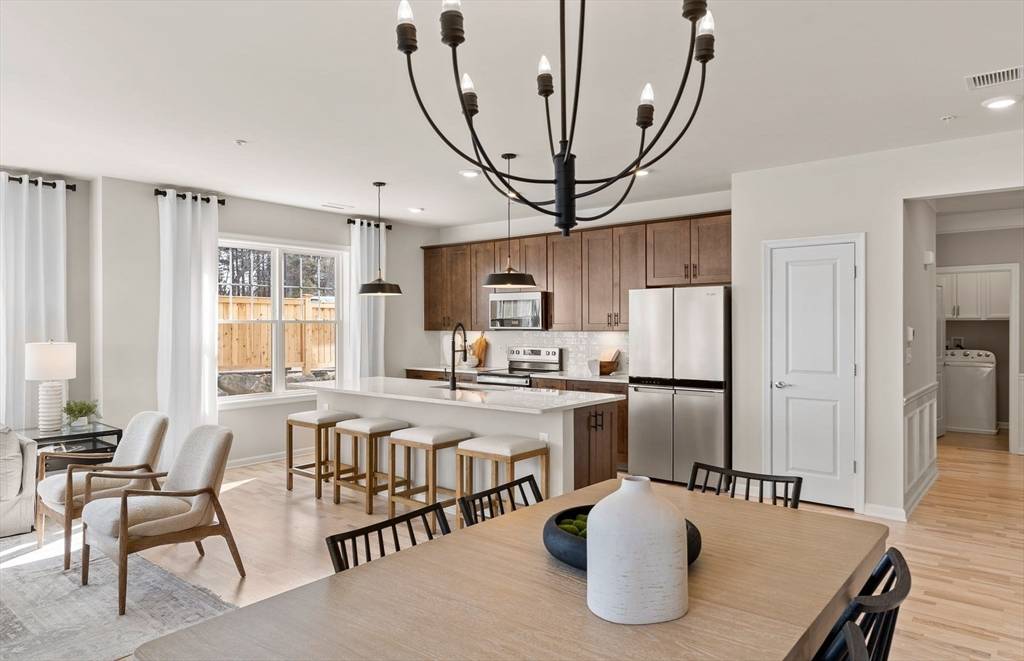 Canton, MA 02021,399 Neponset #206