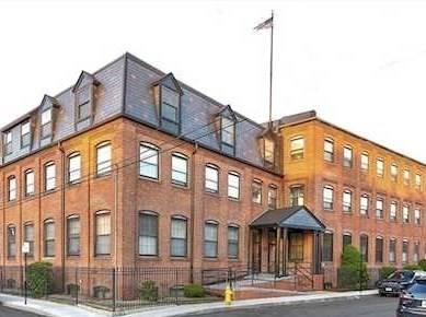 Quincy, MA 02170,10 Weston St #205