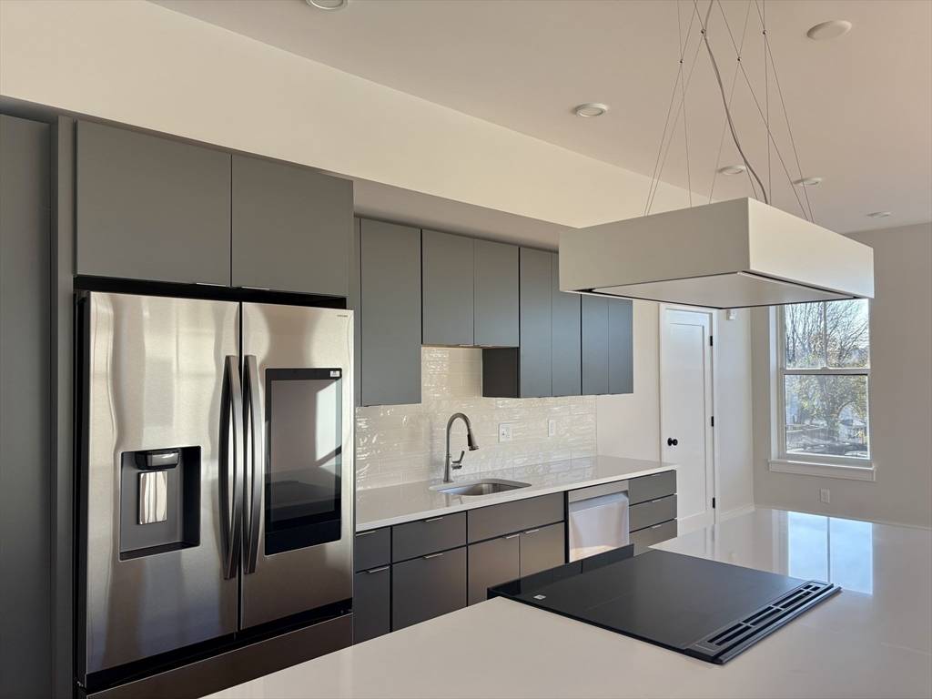 Medford, MA 02155,421 High St #TH308