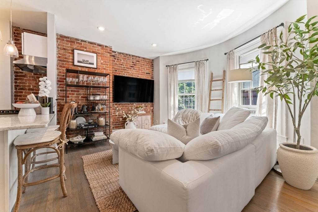 Boston, MA 02118,91 Waltham St #4