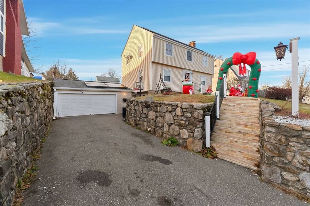 Southbridge, MA 01550,20 Newell