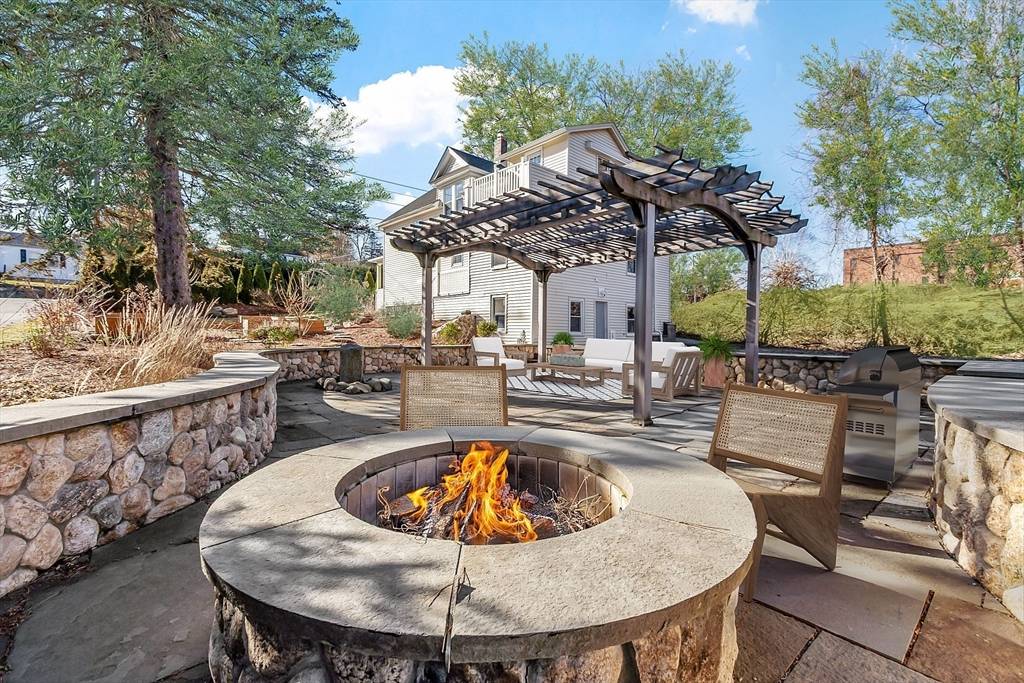 Worcester, MA 01606,49 E Mountain St