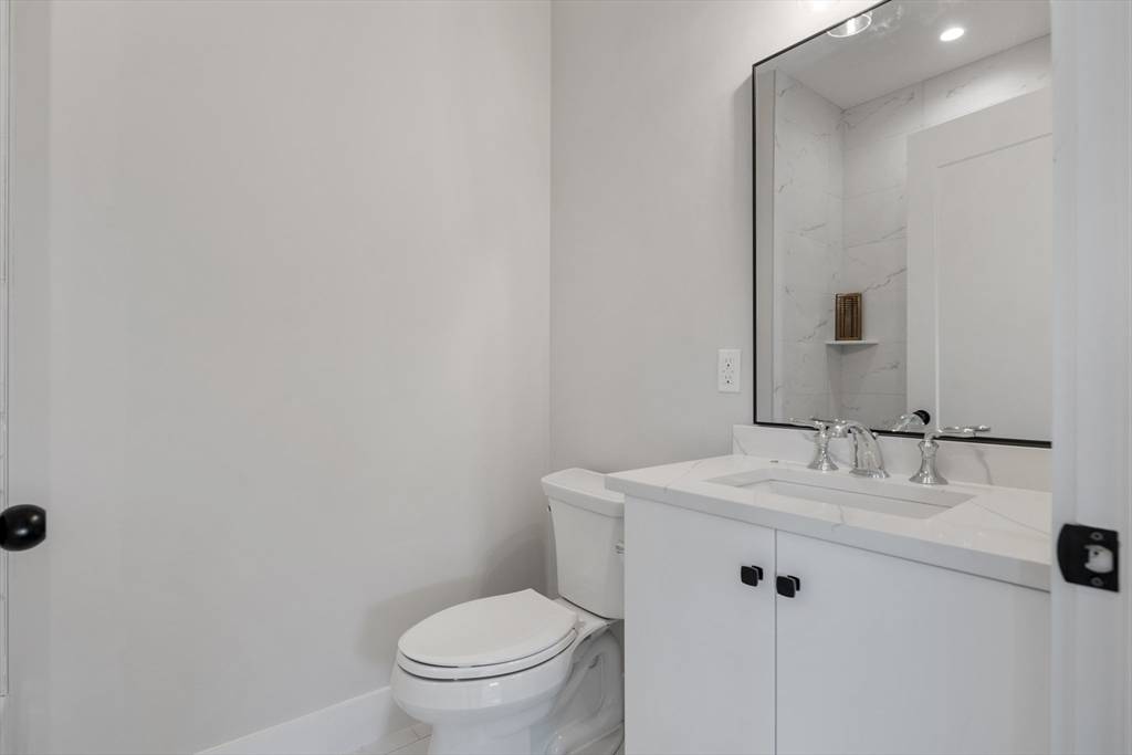 Lexington, MA 02420,186 Bedford St #204