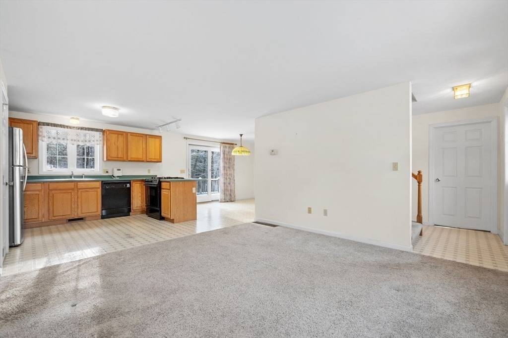 Tyngsborough, MA 01879,11 Old Hickory Road