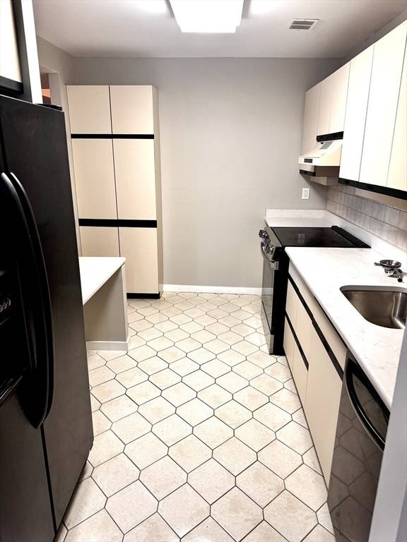 Winthrop, MA 02152,1 Seal Harbor Rd #215