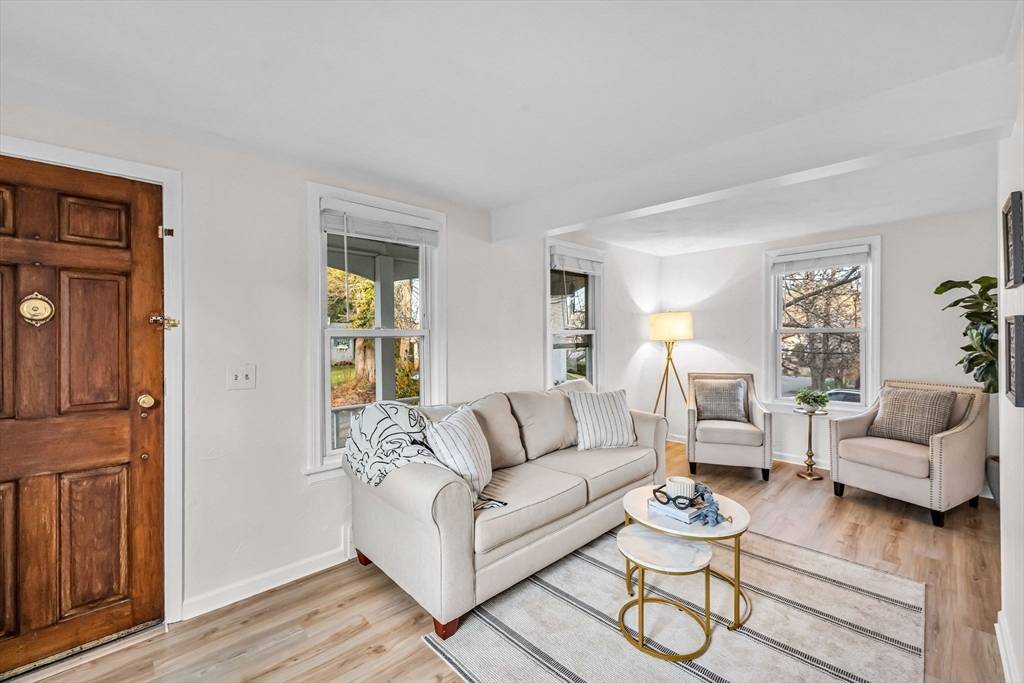 East Longmeadow, MA 01028,10 Kelsey St