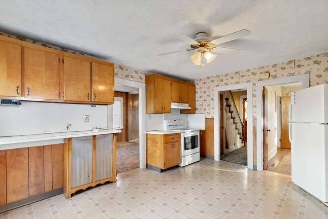 Wakefield, MA 01880,13 Highland St