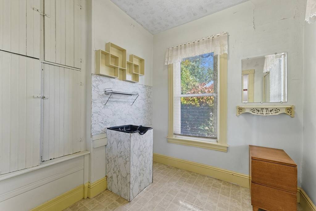 Springfield, MA 01109,60 Barrison Street