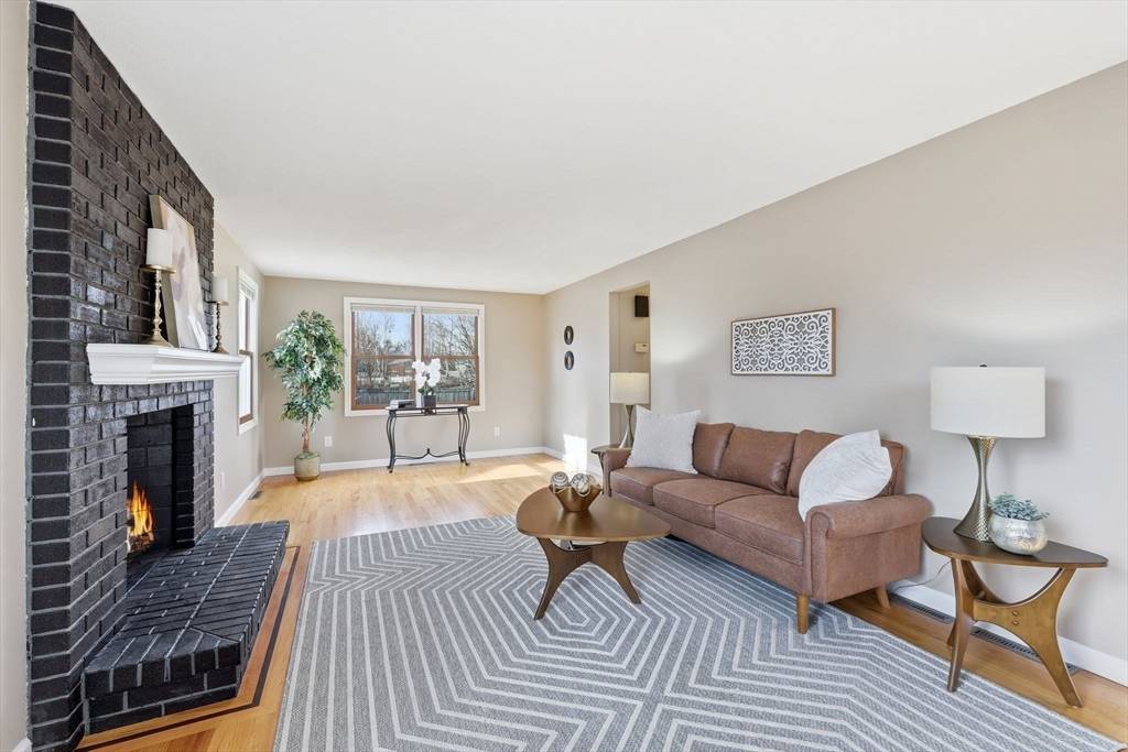 Springfield, MA 01129,10 Woodcrest Road