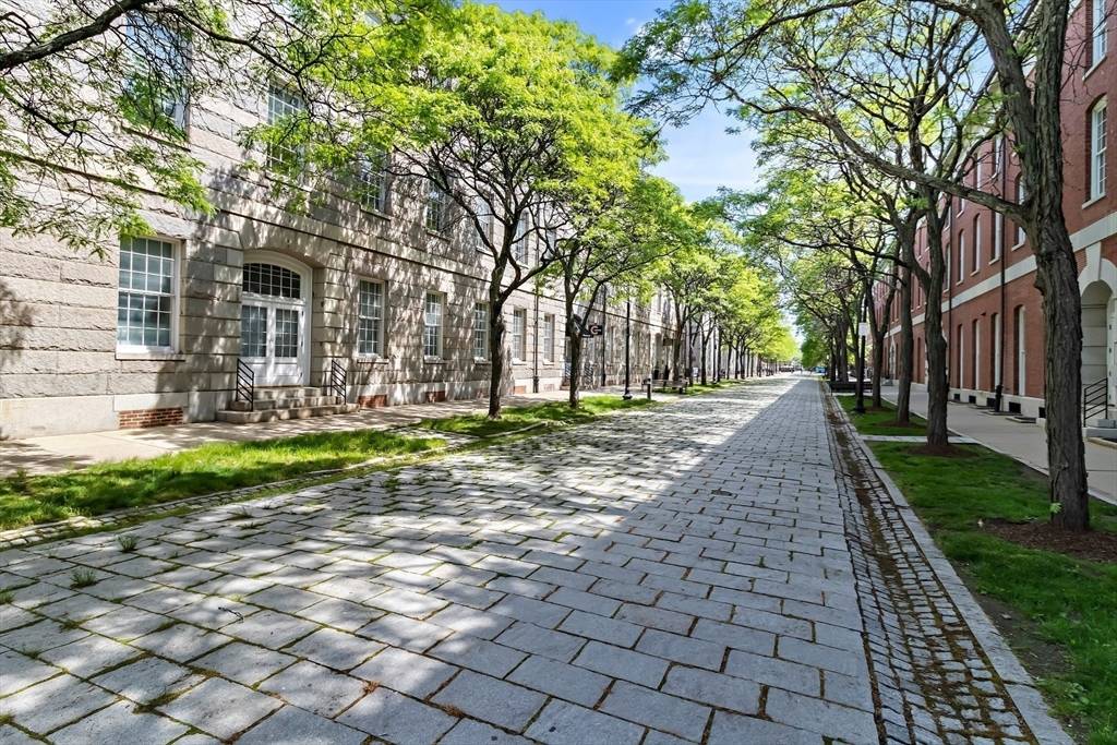 Boston, MA 02129,33 3rd Avenue #U214