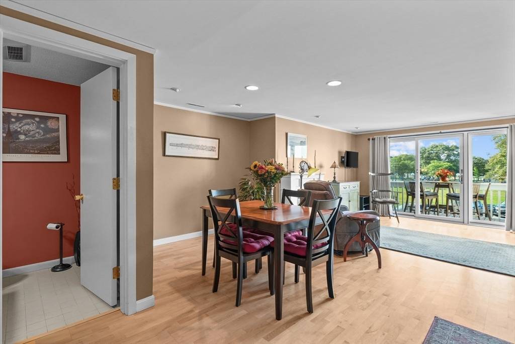 Newburyport, MA 01950,126 Merrimac St #47