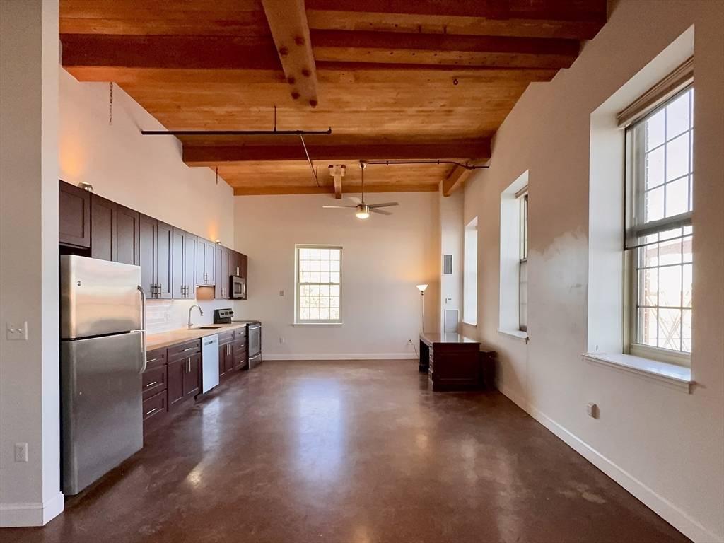 Lowell, MA 01854,35 Riverwalk Way #R302