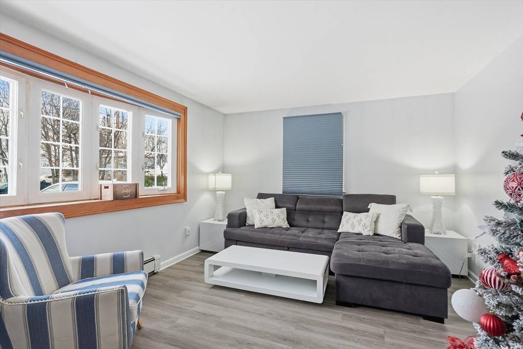 Somersworth, NH 03878,8 Crest Drive