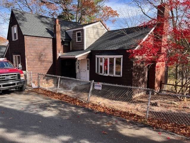 Middleton, MA 01949,10 Oak Rd