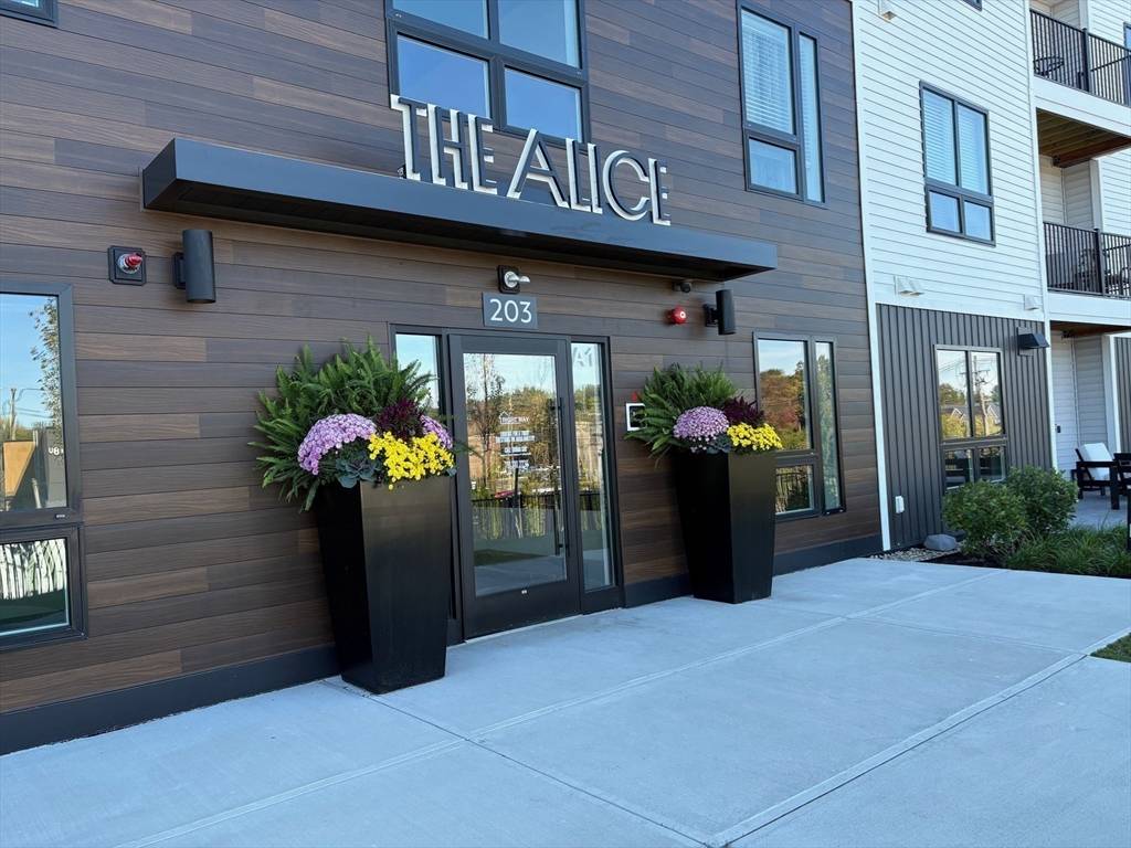 Wilmington, MA 01887,203 Lowell Street #304