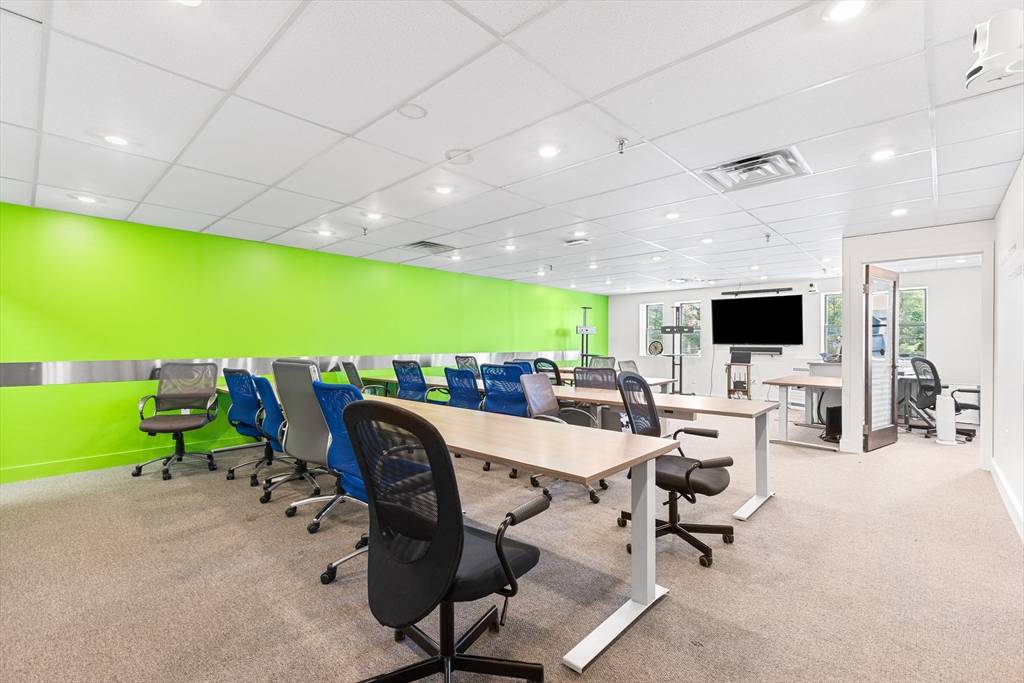 Wakefield, MA 01880,20B Del Carmine St