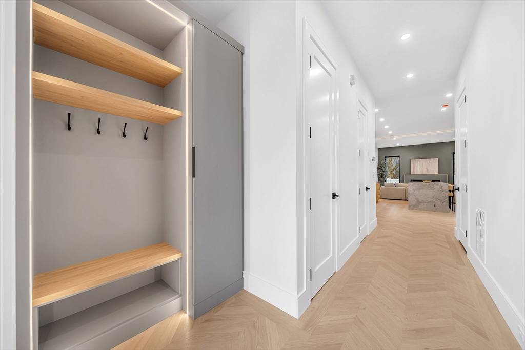 Newton, MA 02458,123-125 Waban St #123