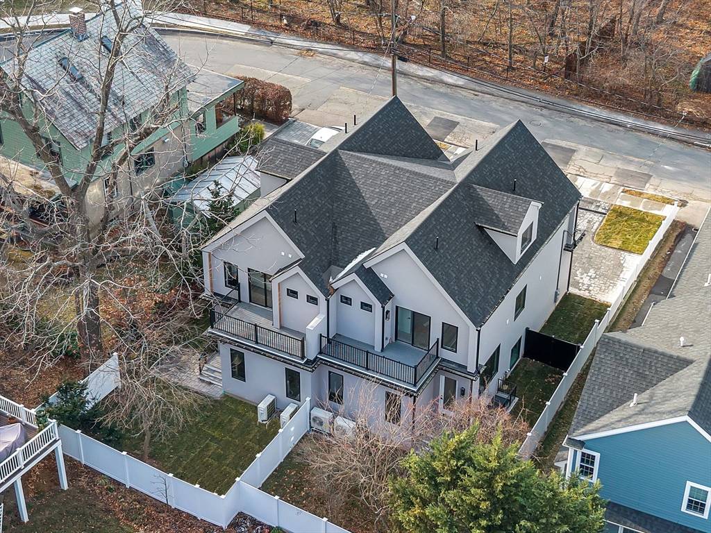 Newton, MA 02458,123-125 Waban St #123