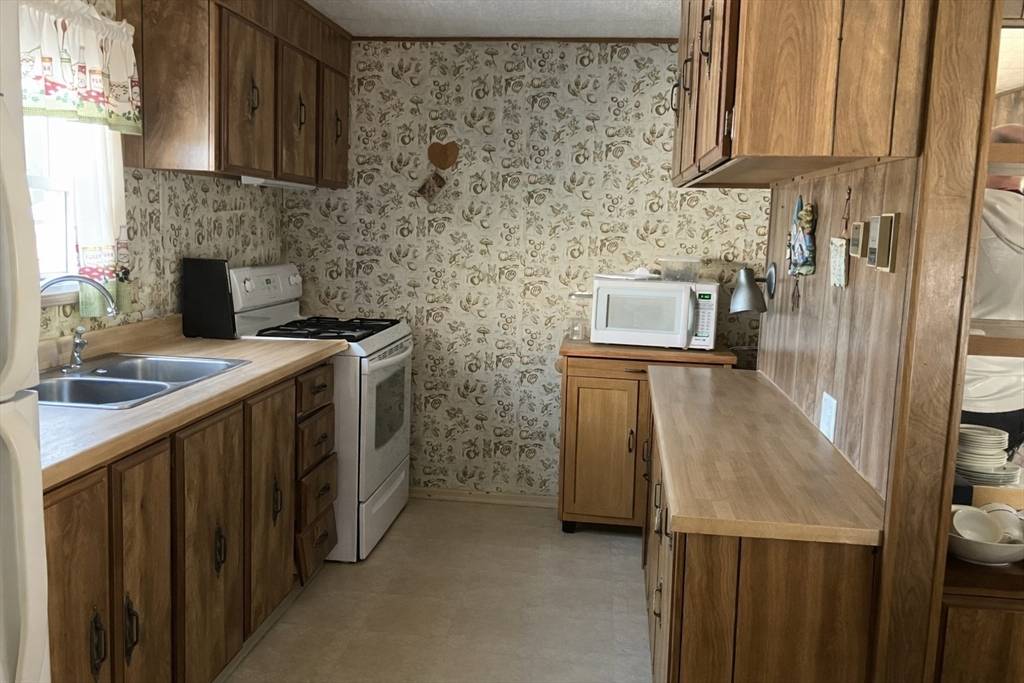 Attleboro, MA 02703,23 Colvin