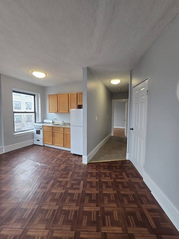 Lynn, MA 01901,604 Essex St. #301