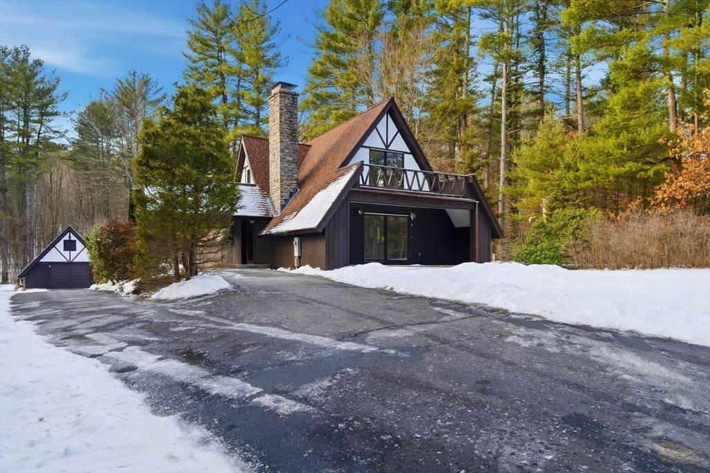 Dunstable, MA 01827,62 Brook St