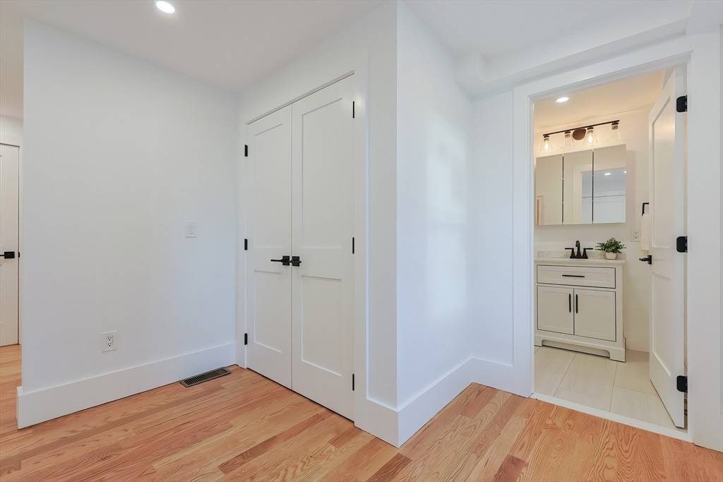 3 Arlington St Amesbury, MA 01913