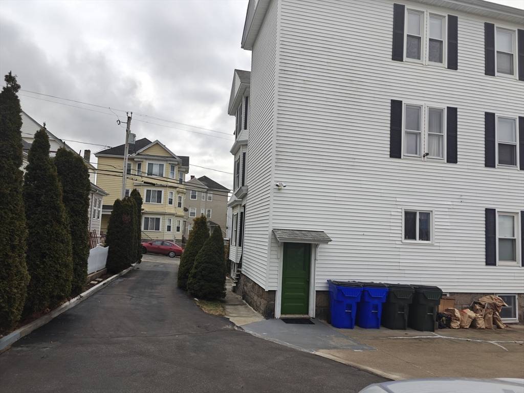 Fall River, MA 02724,452 Osborn Street #2
