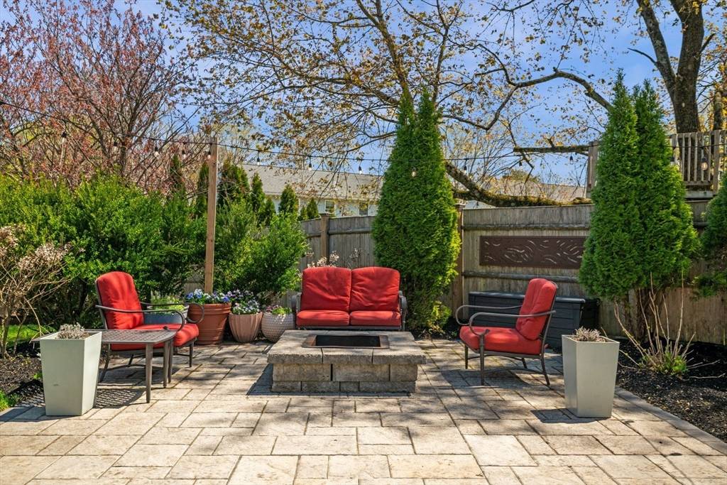 405 Asbury Street, Hamilton, MA 01982
