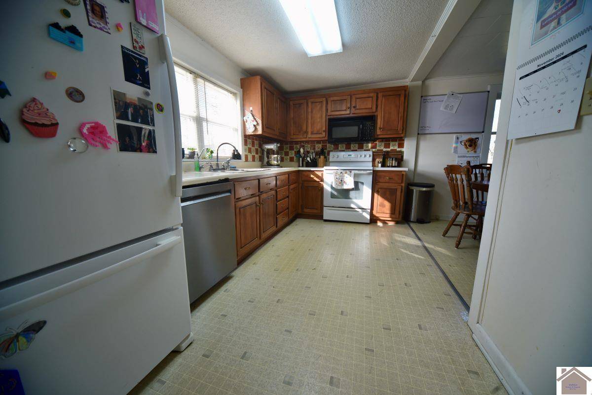 Murray, KY 42071,4667 Pottertown Road