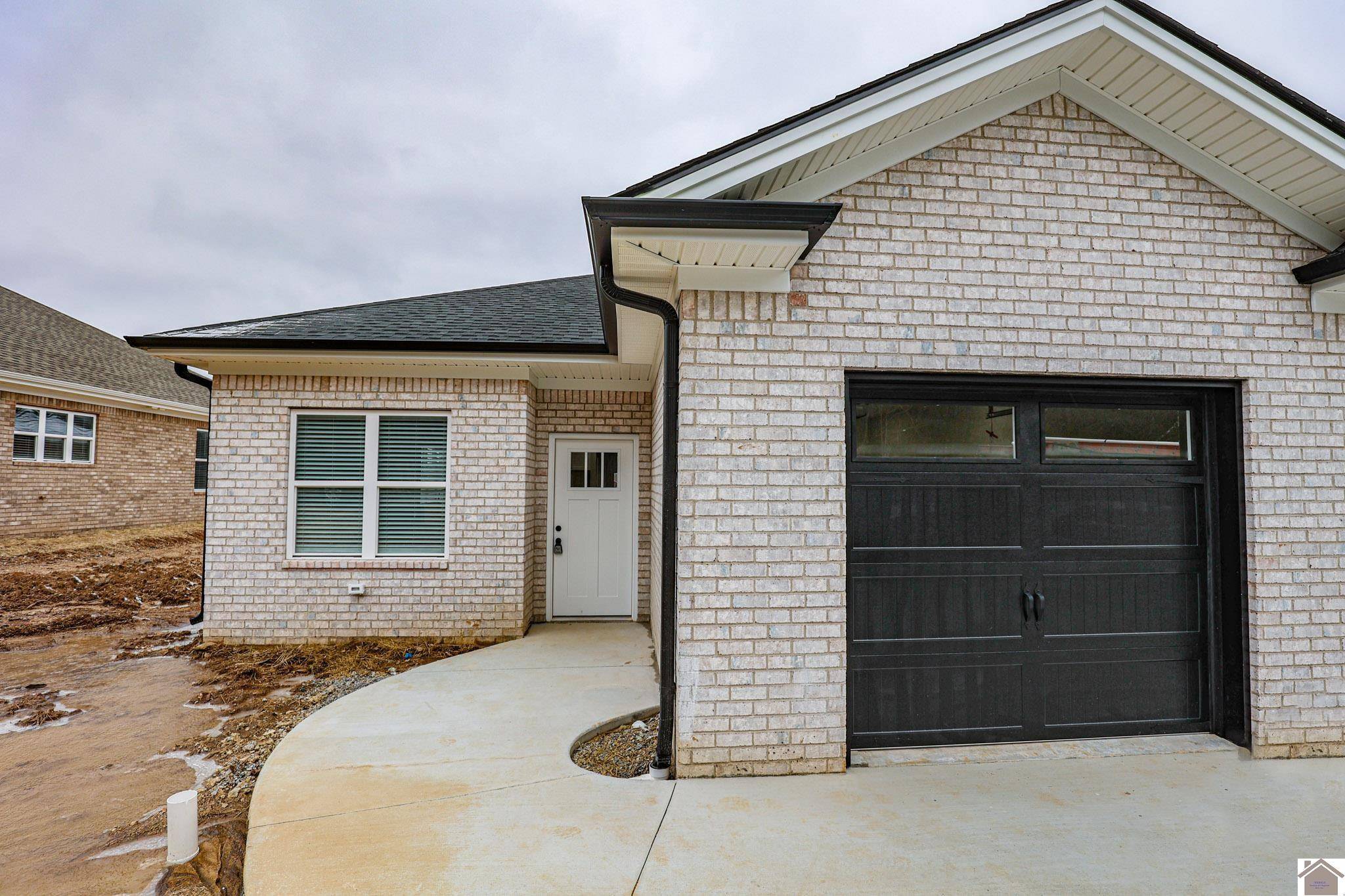 Paducah, KY 42003,815 Elmdale Rd