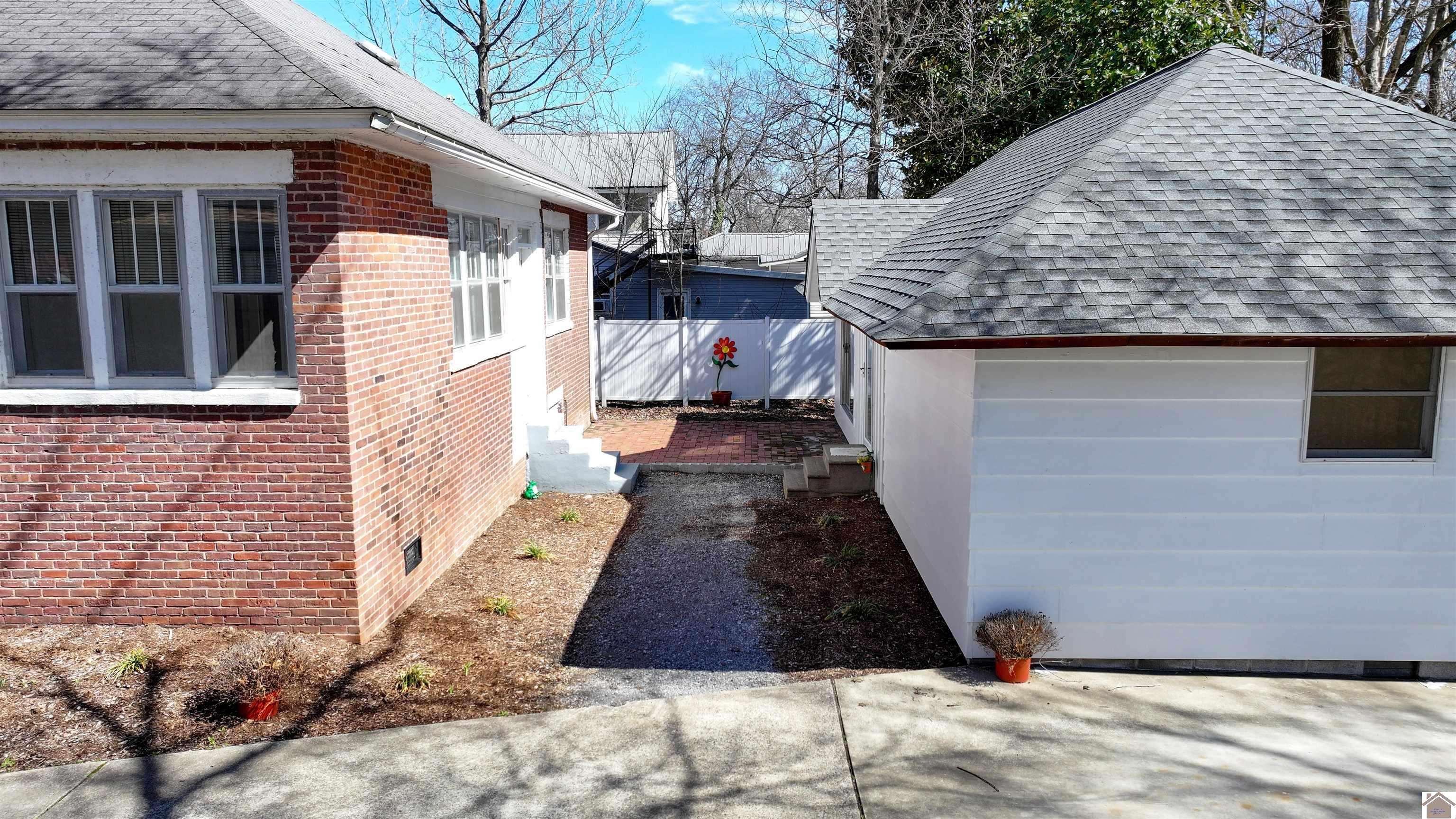 Murray, KY 42071,1103 Main St.