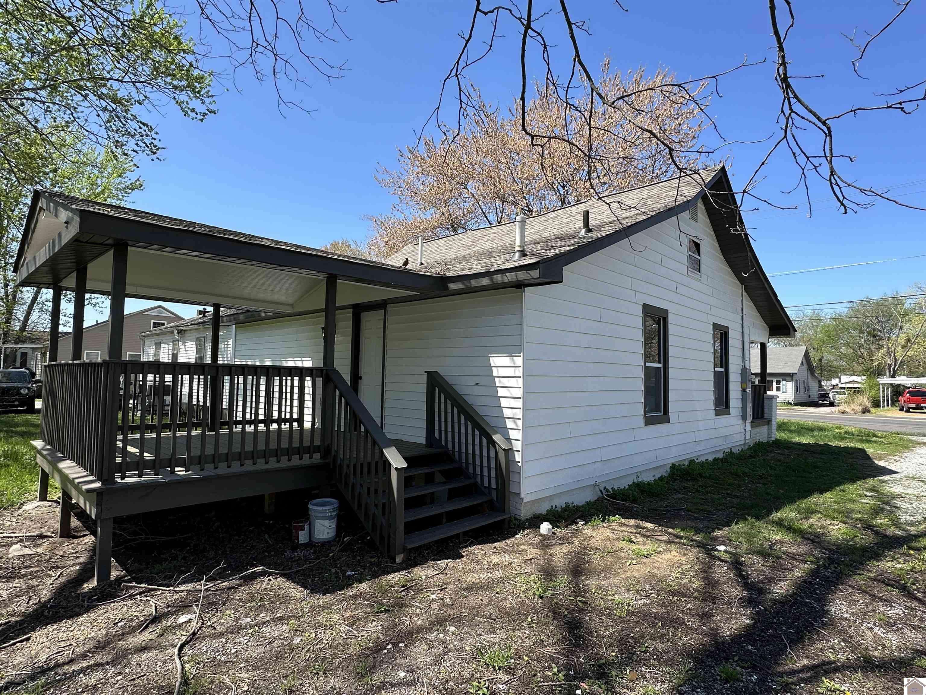 Paducah, KY 42003,2912 MAYFIELD RD.