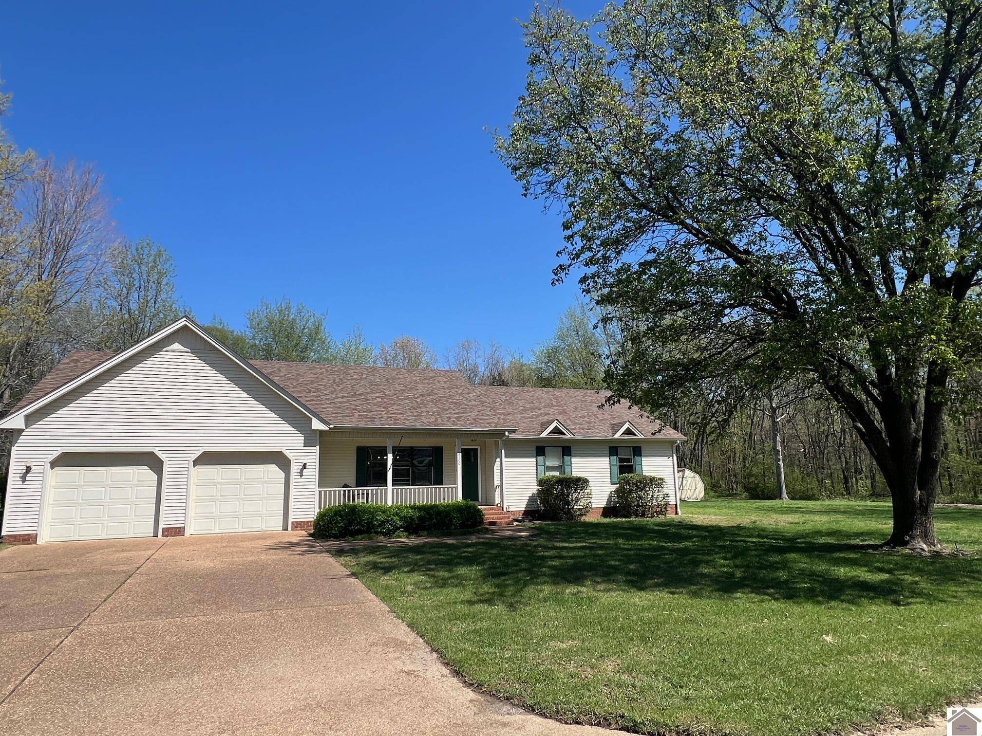 Murray, KY 42071,2100 Creekwood Drive