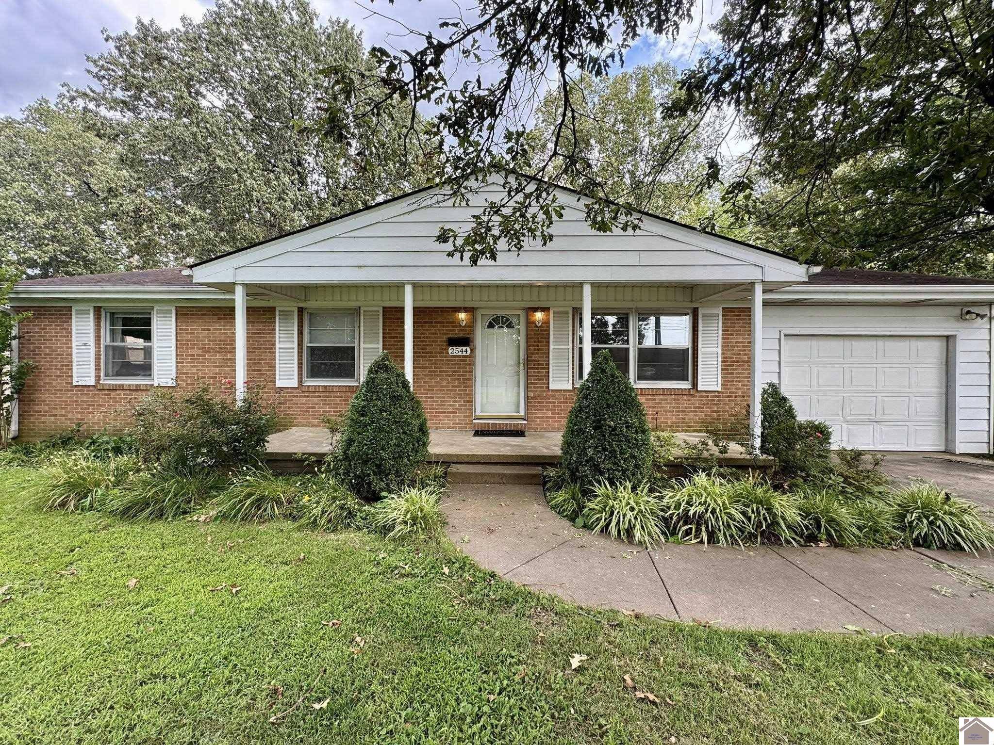 Paducah, KY 42001,2544 LaClede Avenue